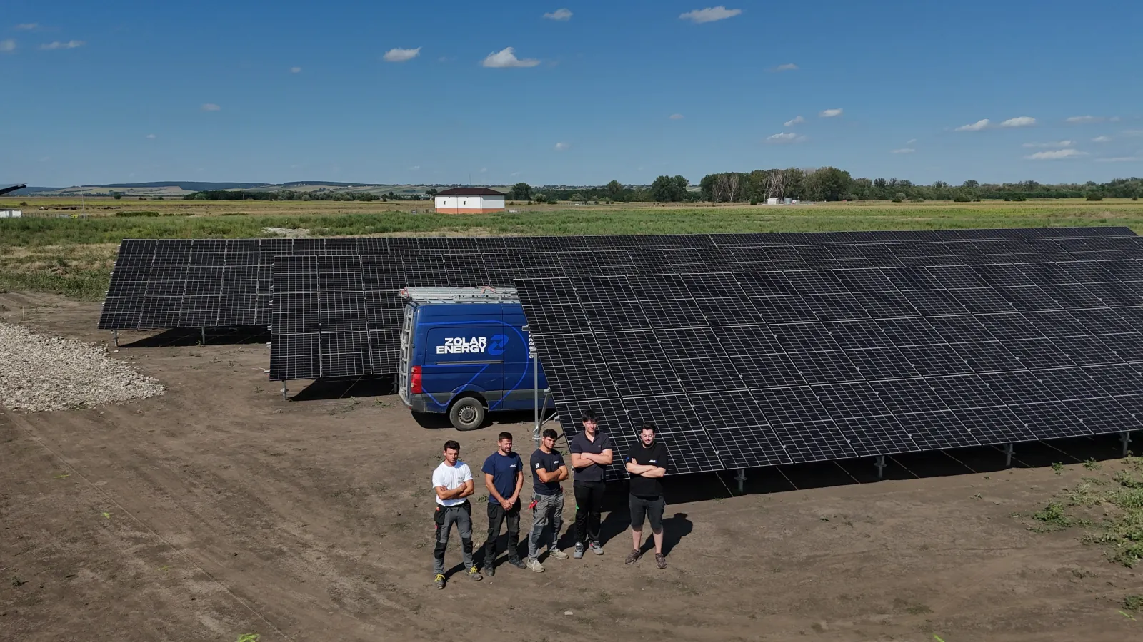 Echipa ZOLAR ENERGY la un parc fotovoltaic montat la sol